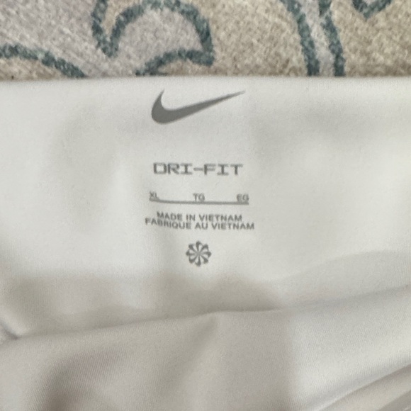 Nike Dri-Fit Black and White Patterned Athletic Skirt Built-In Shorts - Picture 2 of 6